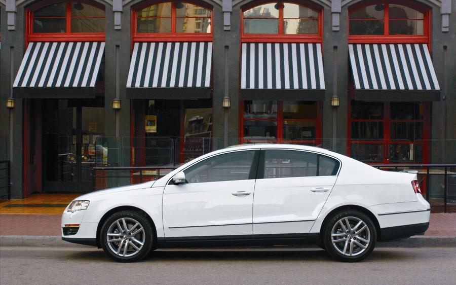  Volkswagen Passat 2009 года  (фото 6 из 9)